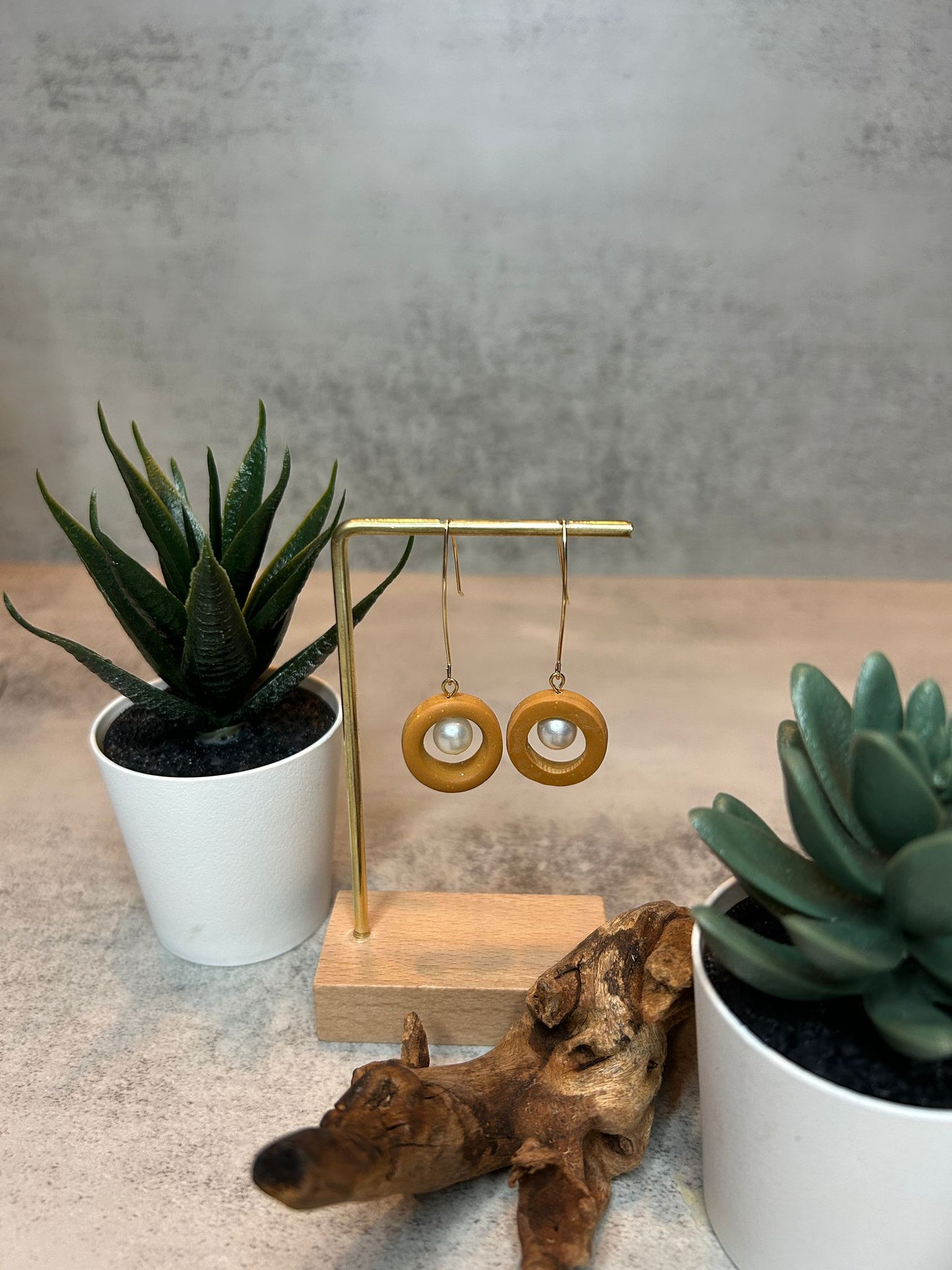 Large hook with circle and pearl