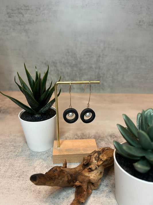 Large hook with circle and pearl